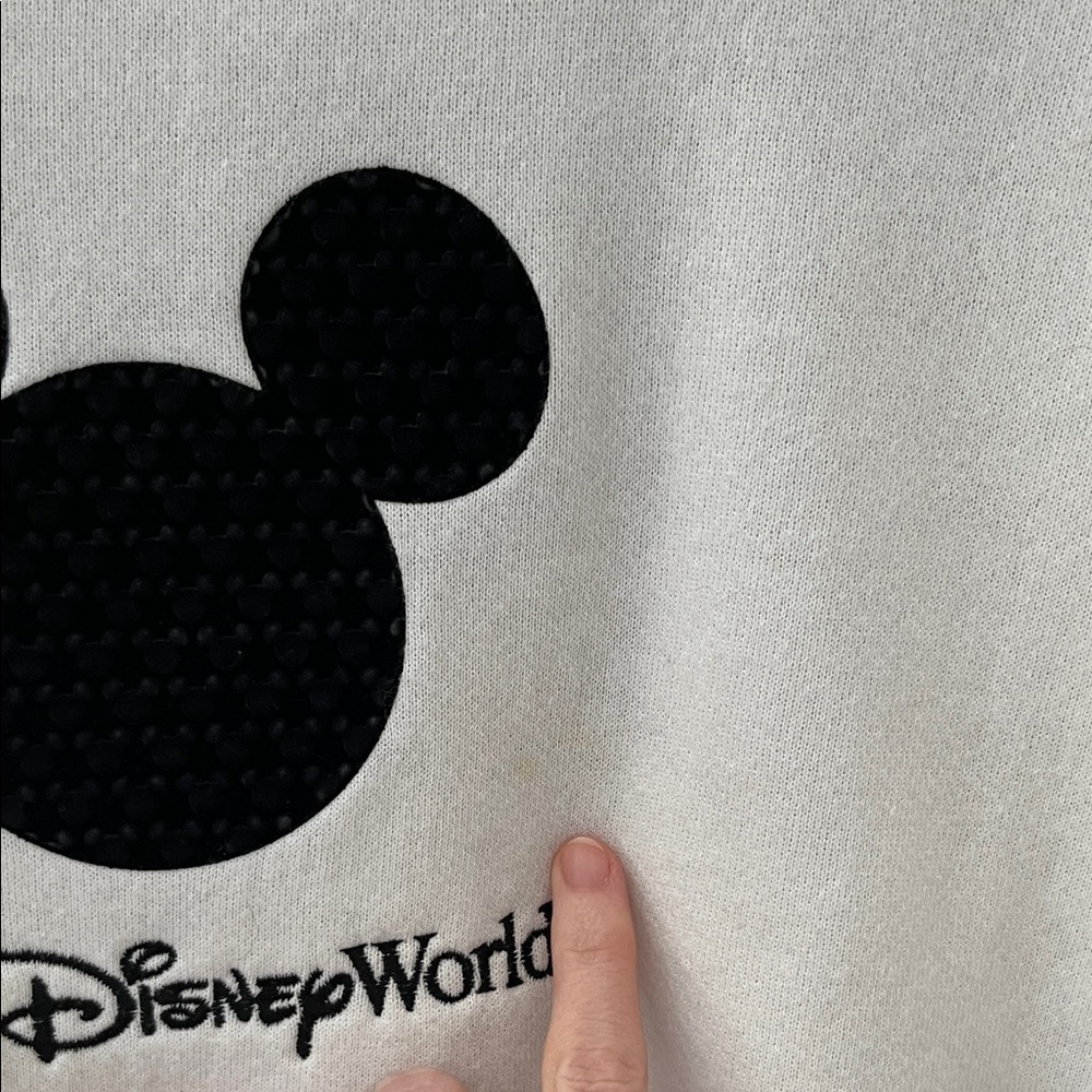 Vintage Walt Disney World White Crewneck with Black Mickey Silhouette - Picture 5 of 11